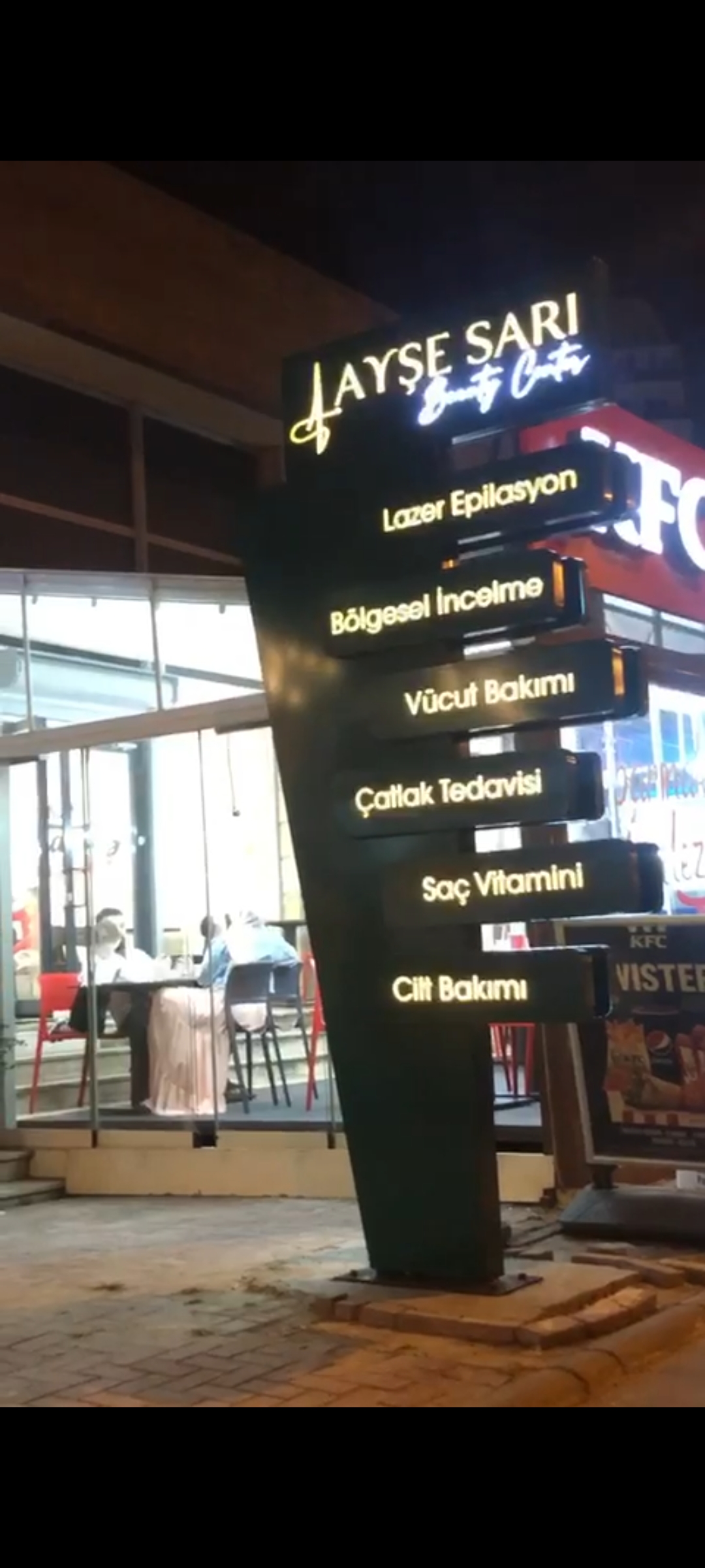 Ayşe Sarı Beauty Center — akşam görünümü